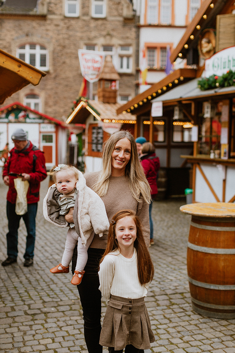 A mother poses with her daughters for these Bernkastel-Kues Christmas mini sessions near Kaiserslautern, Germany