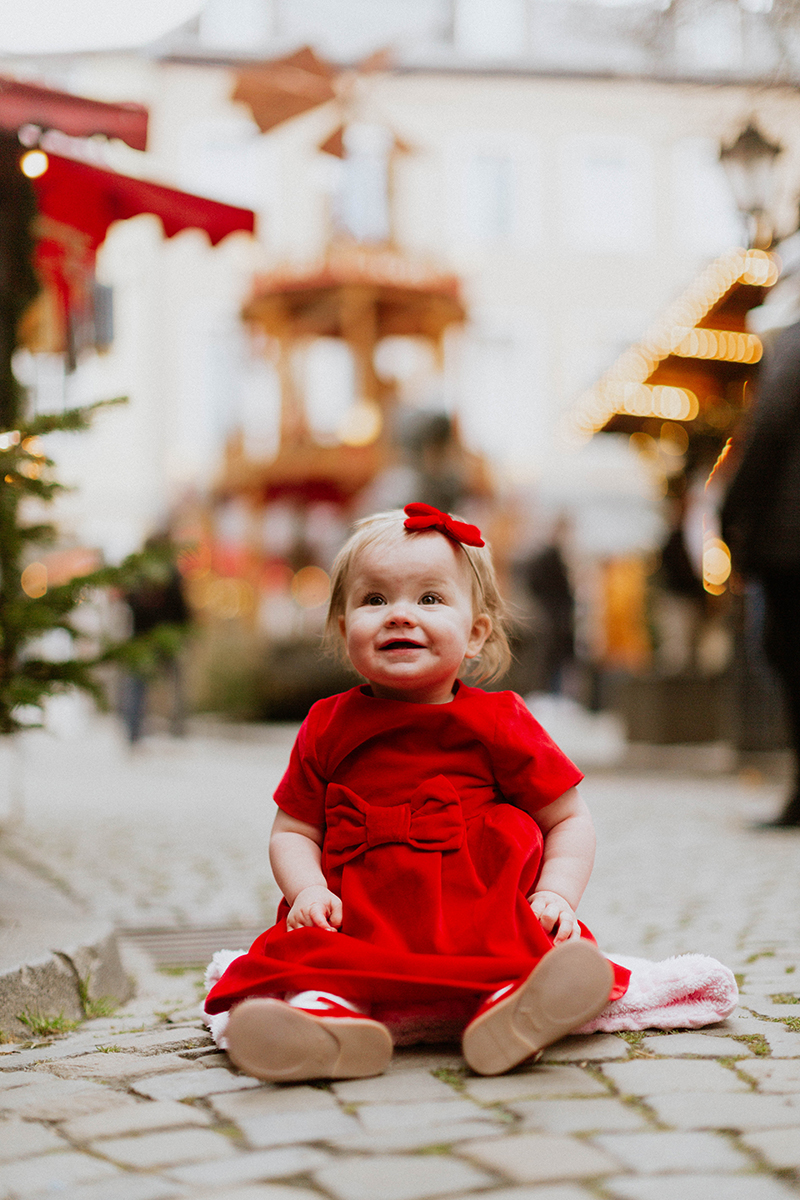 A little girl poses for these Bernkastel-Kues Christmas mini sessions near Kaiserslautern, Germany